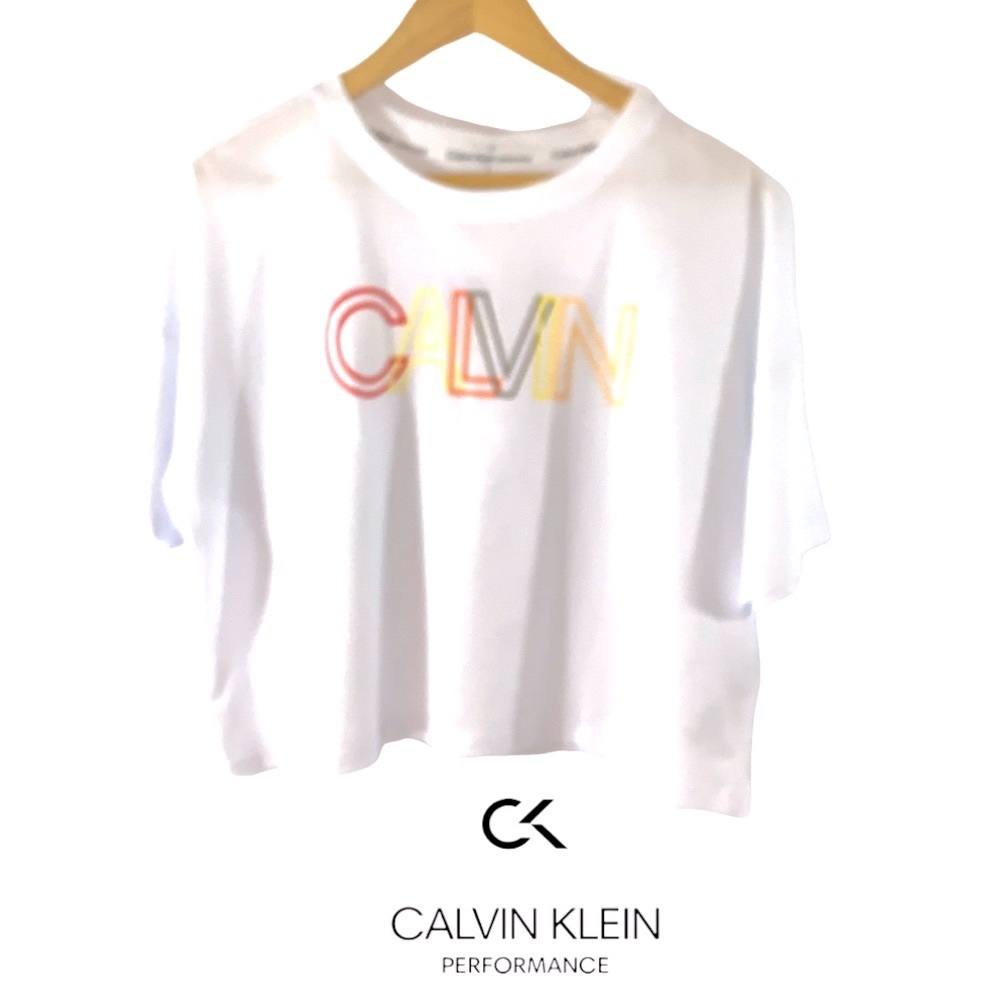Calvin Klein Performance cropped tee.